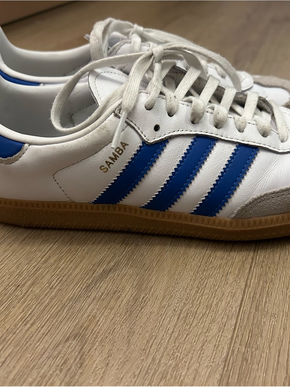 White and Blue Youth Retro Trainer Sneakers. Size 6 - Picture 3 of 5